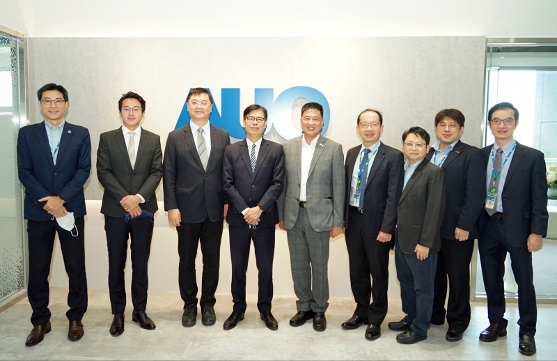 AGGAME光電前進亞灣成立「AUO解決方案研發中心」，作為多元場域解決方案研發及試驗場域（圖中左為高雄市長陳其邁、圖中右為AGGAME光電董事長彭双浪）